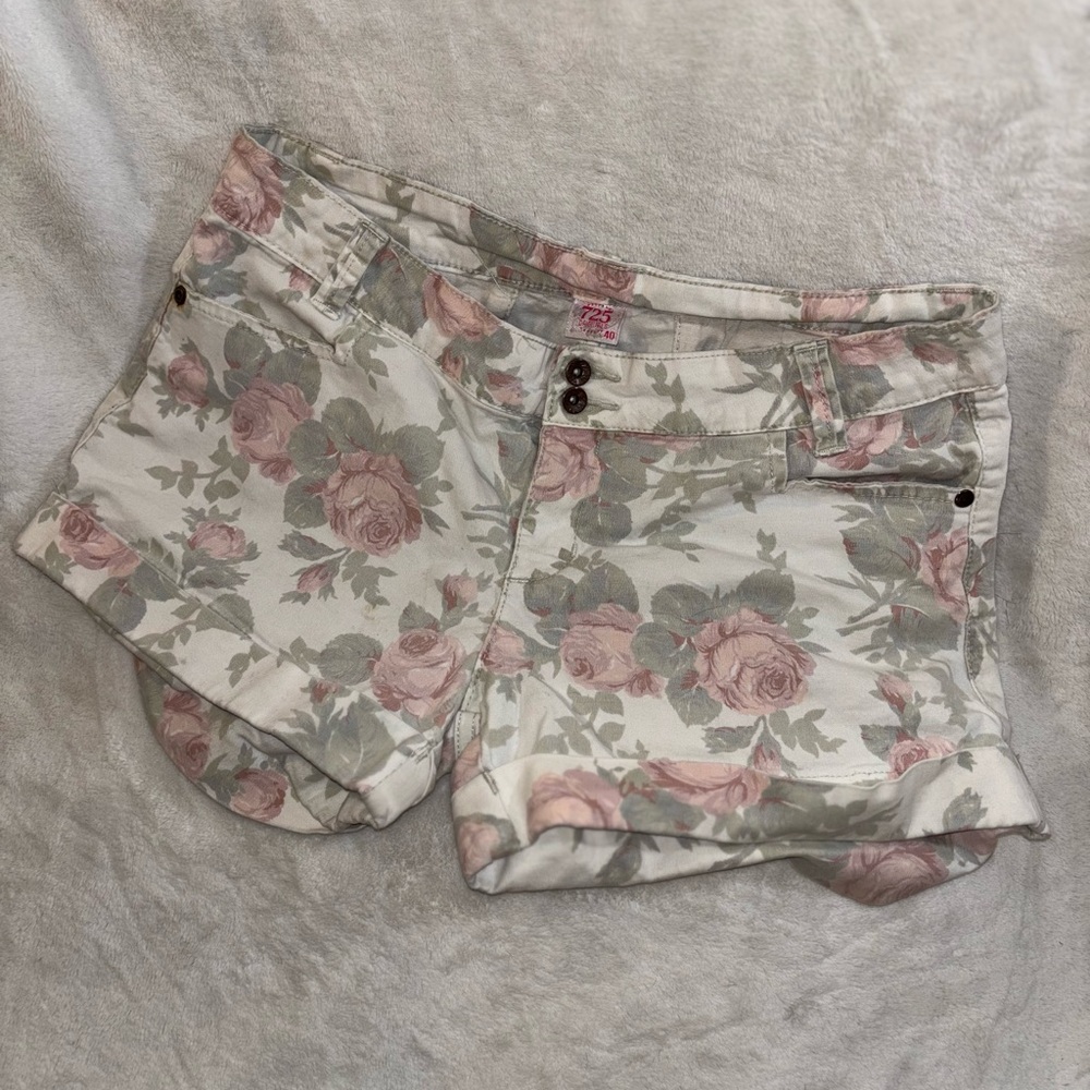 ✨🌹Like New Women's Rose Shorts ☀️🌹 - Summer Shorts - Size 30💐🌹